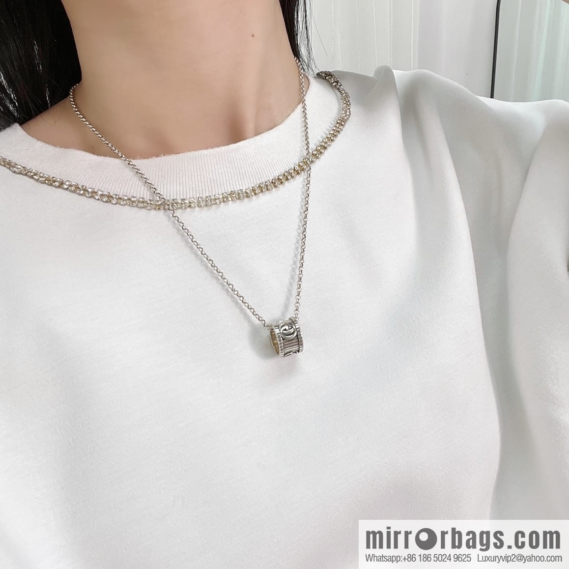 New Gucci Gucci His & Hers double G ring necklace