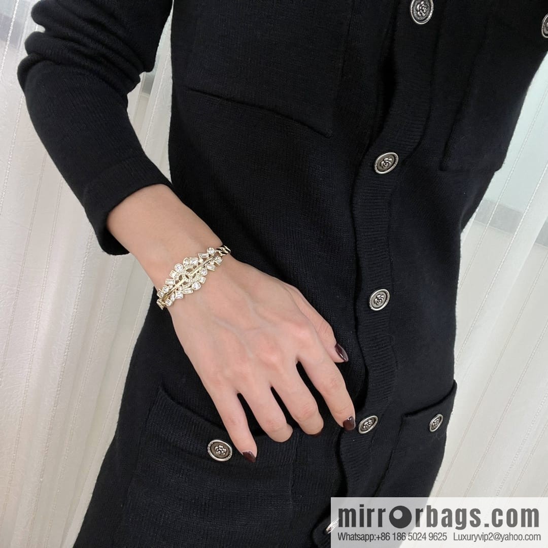 New ☑️ Chanel Double C Full Diamond Opening Bracelet