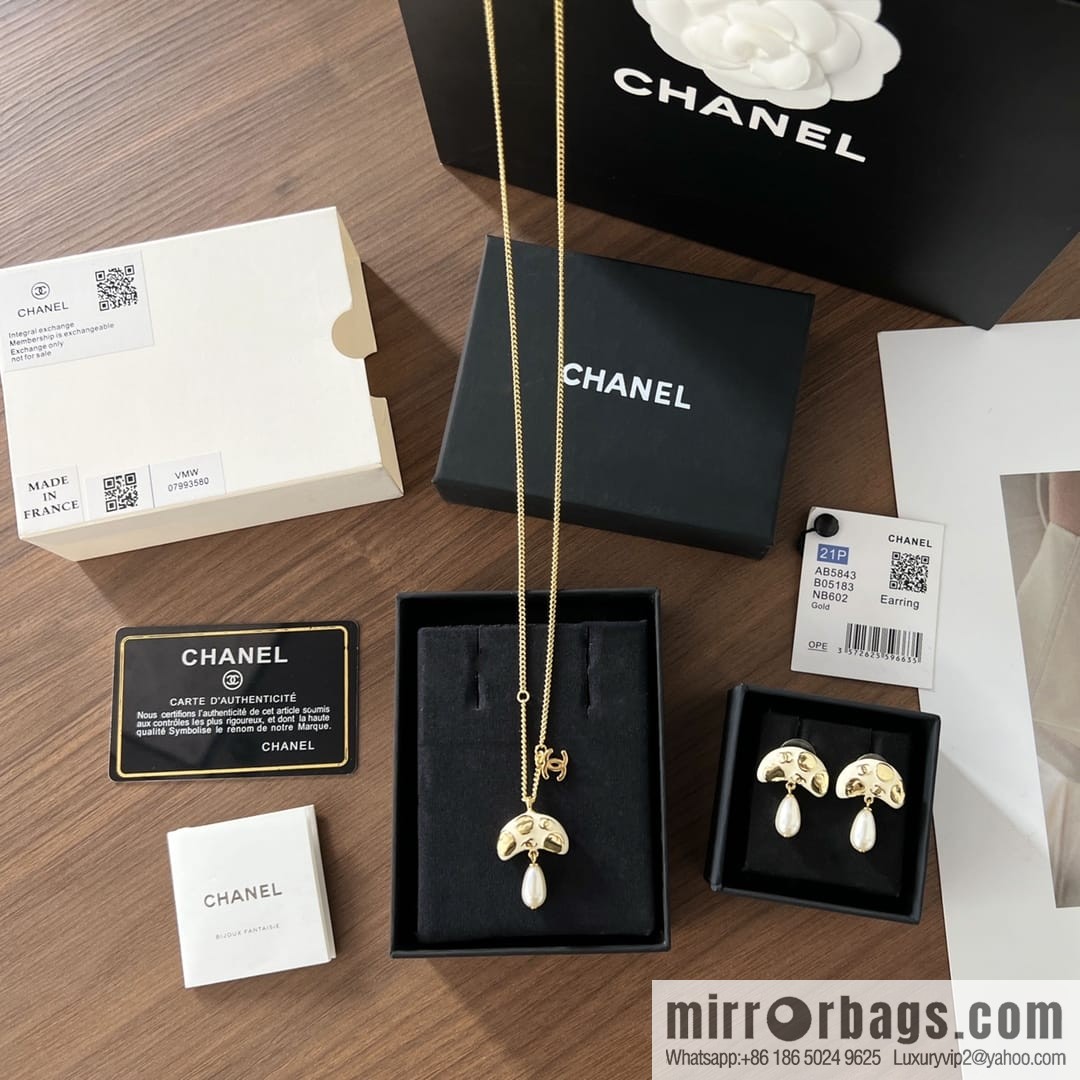 New βοΈ Chanel mushroom π pearl stud earrings necklace