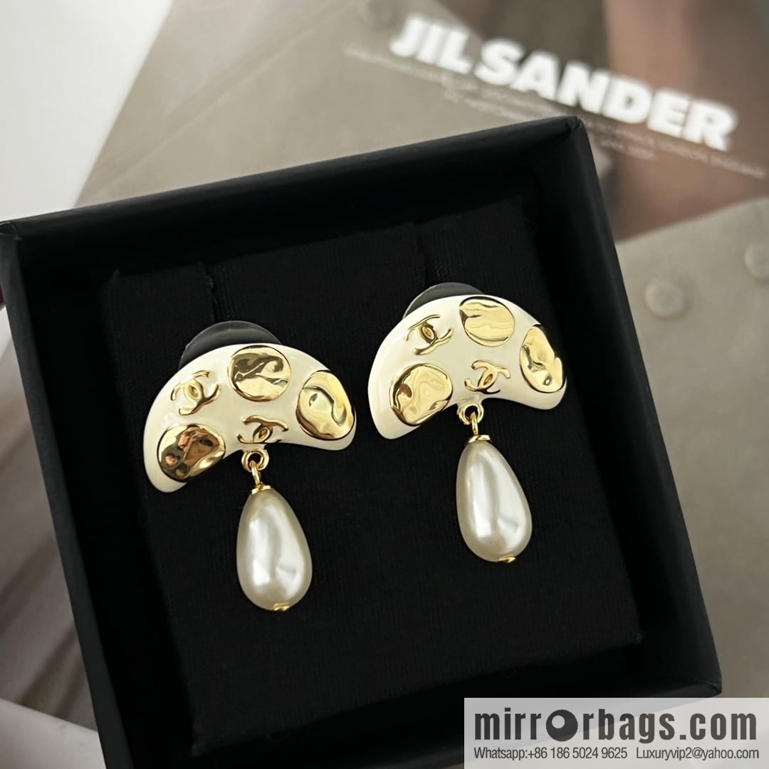 New βοΈ Chanel mushroom π pearl stud earrings necklace