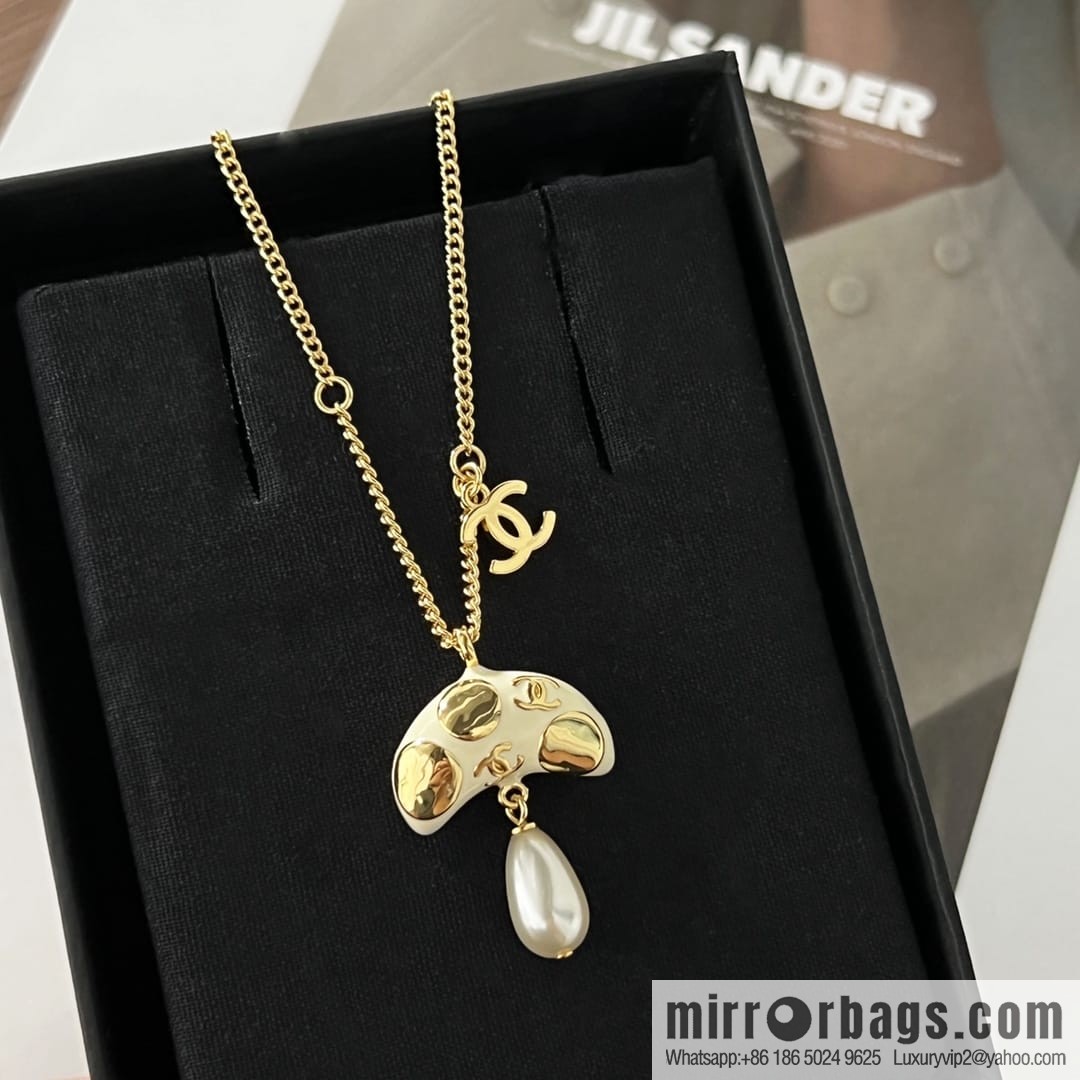 New βοΈ Chanel mushroom π pearl stud earrings necklace
