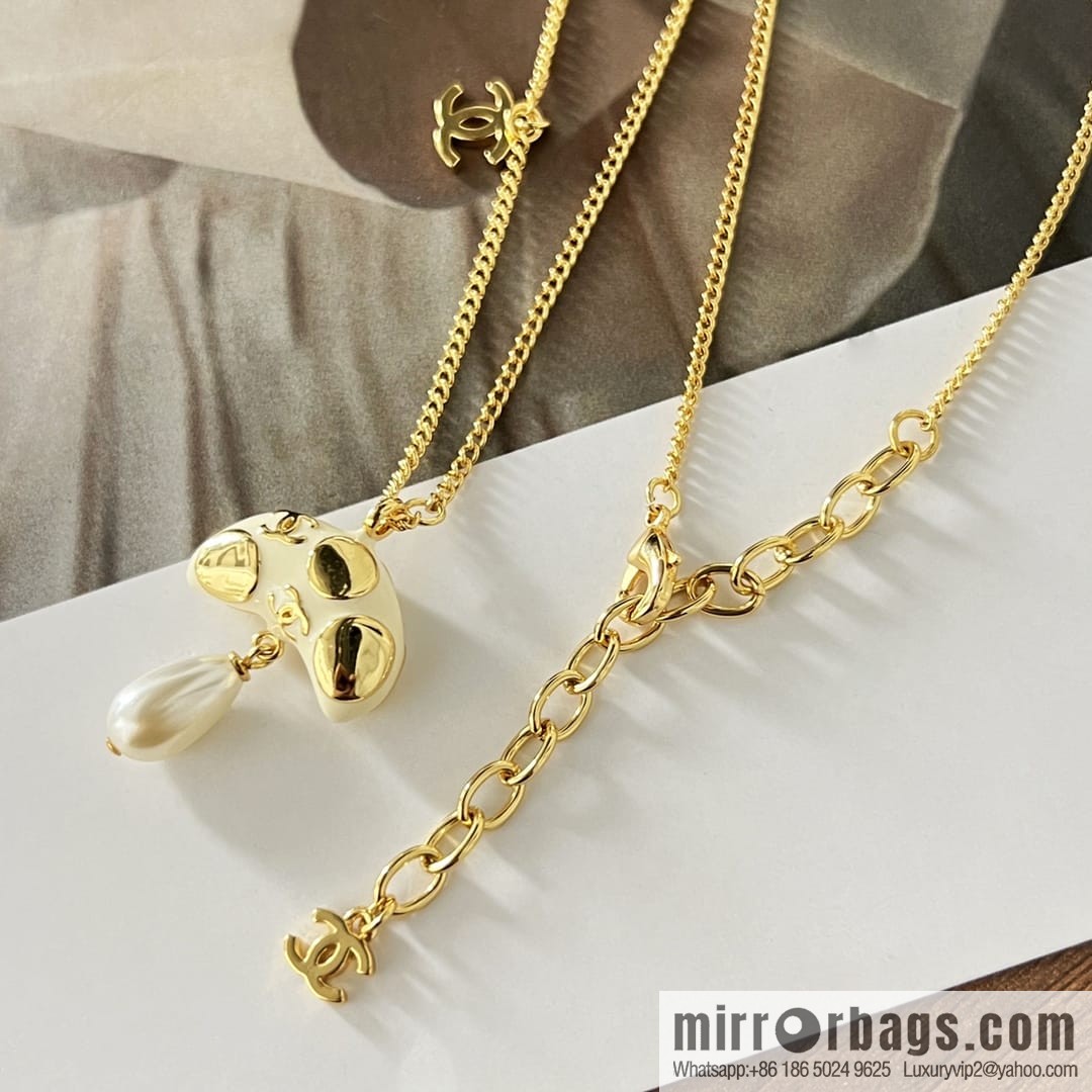 New βοΈ Chanel mushroom π pearl stud earrings necklace