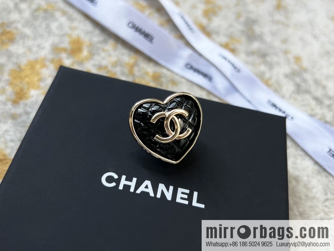 New ☑️ Chanel double c peach heart brooch