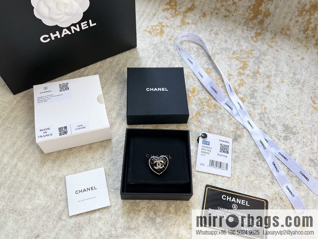 New ☑️ Chanel double c peach heart brooch