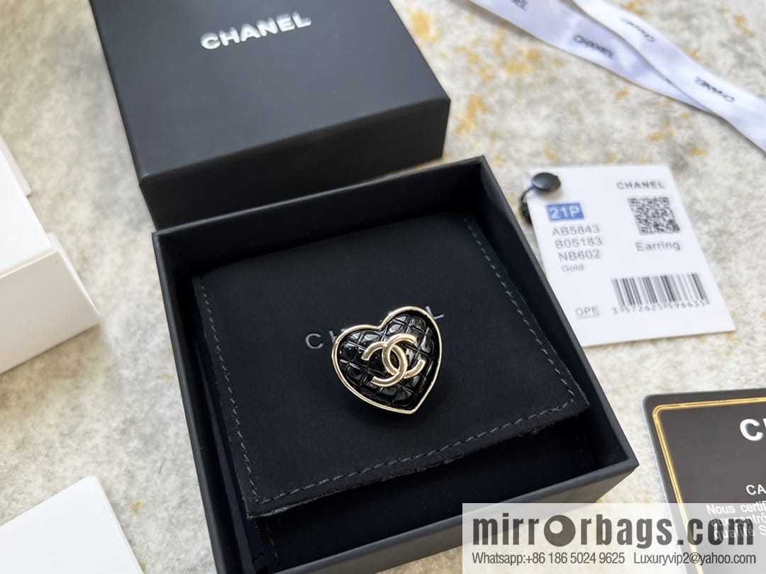 New ☑️ Chanel double c peach heart brooch