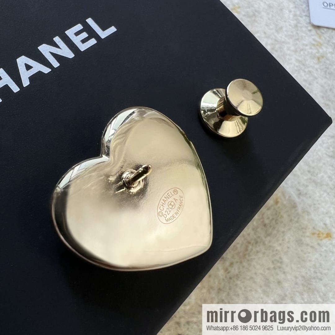 New ☑️ Chanel double c peach heart brooch