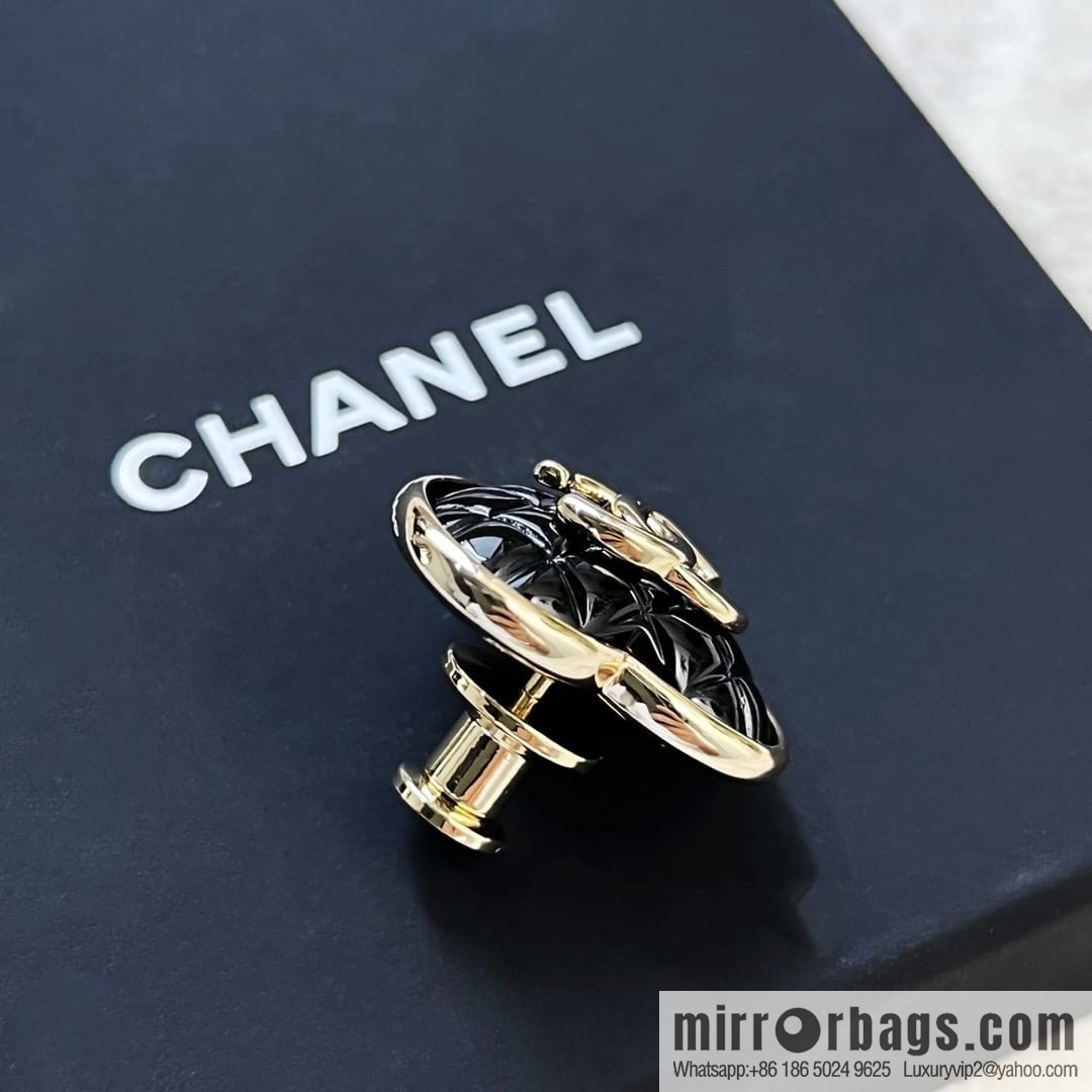 New ☑️ Chanel double c peach heart brooch