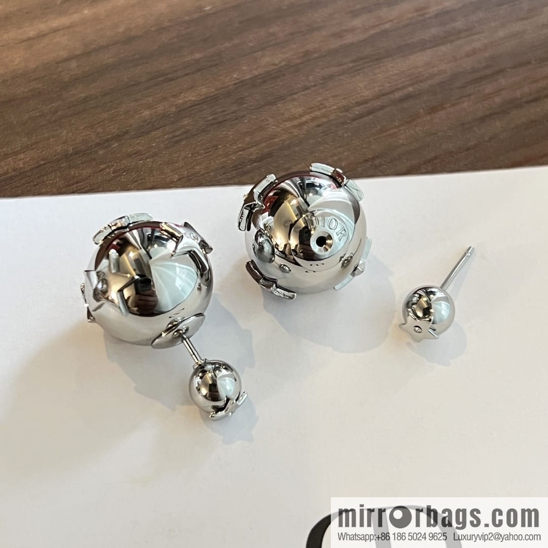 ☑️Dior silver mirror star stud earrings