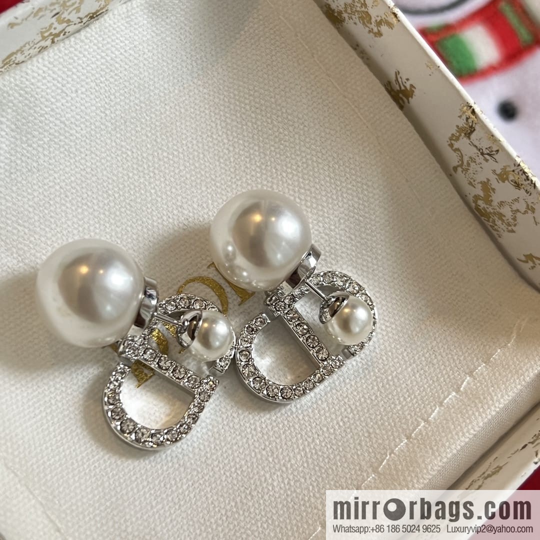 ☑️Dior silver pearl CD stud earrings