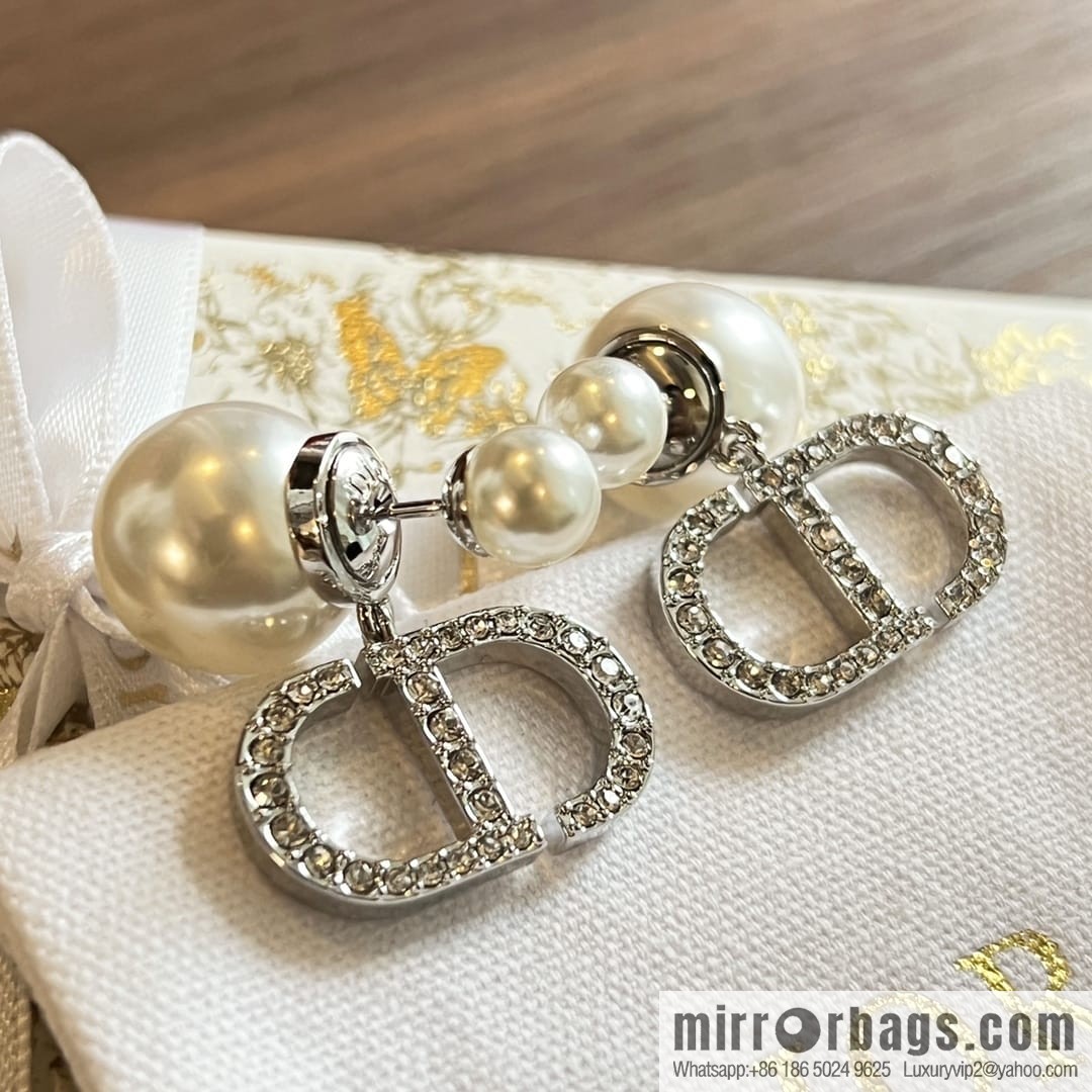 ☑️Dior silver pearl CD stud earrings