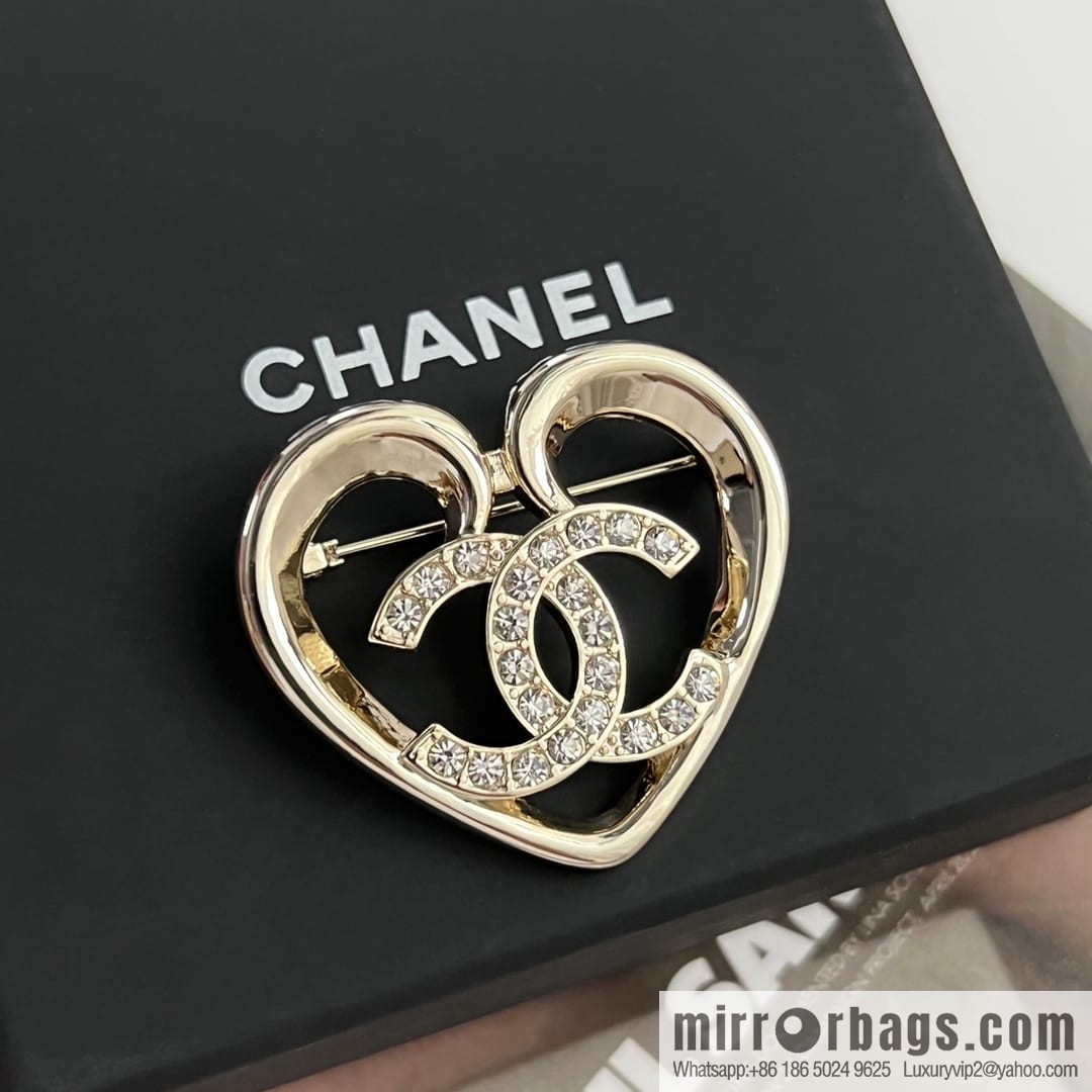 New ☑️ Chanel double c gold peach heart love brooch