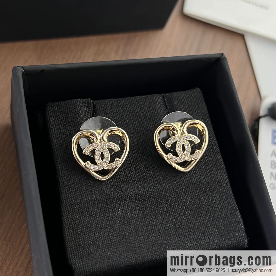 New ☑️ Chanel double c gold peach heart love stud earrings