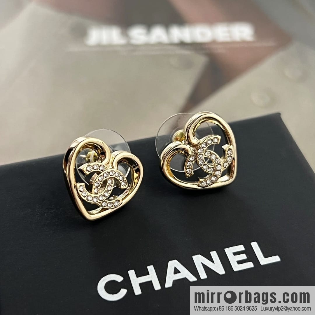 New ☑️ Chanel double c gold peach heart love stud earrings