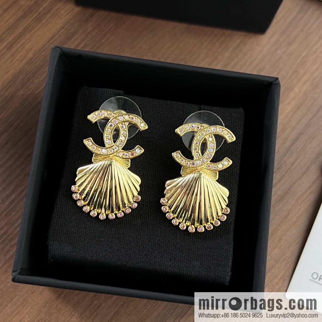 New βοΈ Chanel double c gold shell π stud earrings