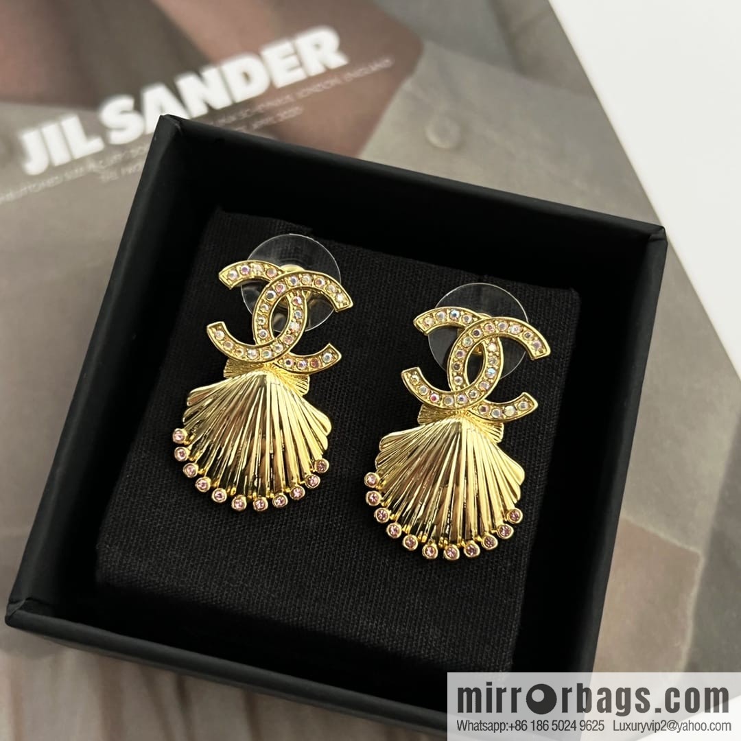 New βοΈ Chanel double c gold shell π stud earrings
