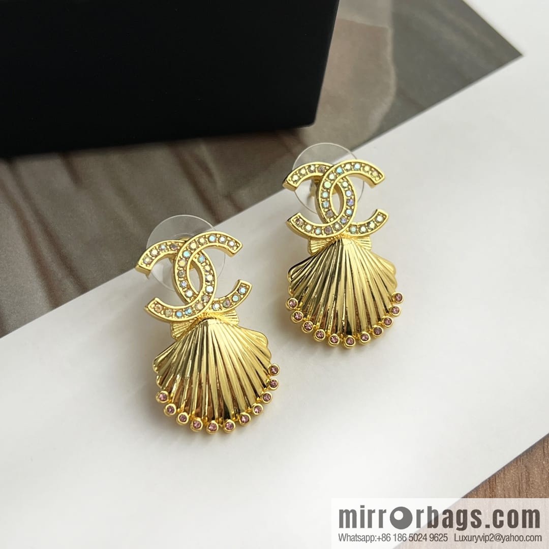 New βοΈ Chanel double c gold shell π stud earrings