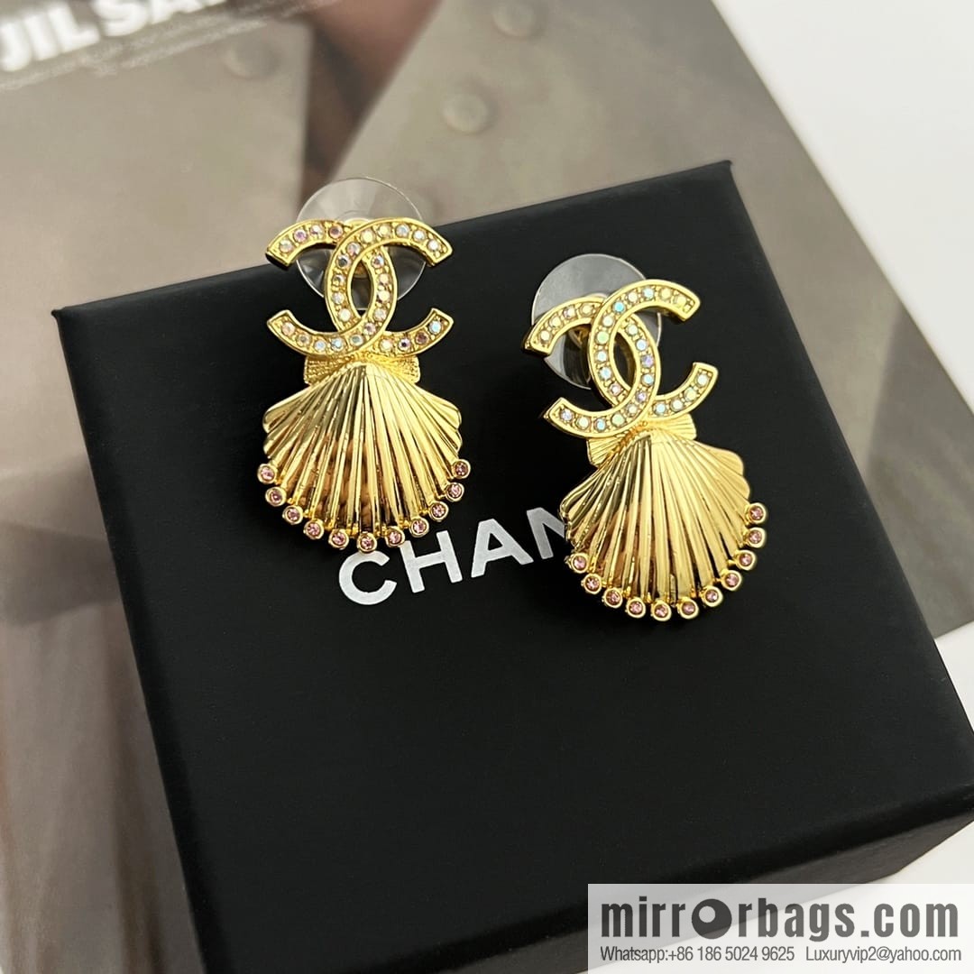 New βοΈ Chanel double c gold shell π stud earrings