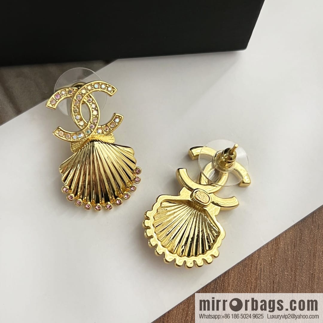 New βοΈ Chanel double c gold shell π stud earrings