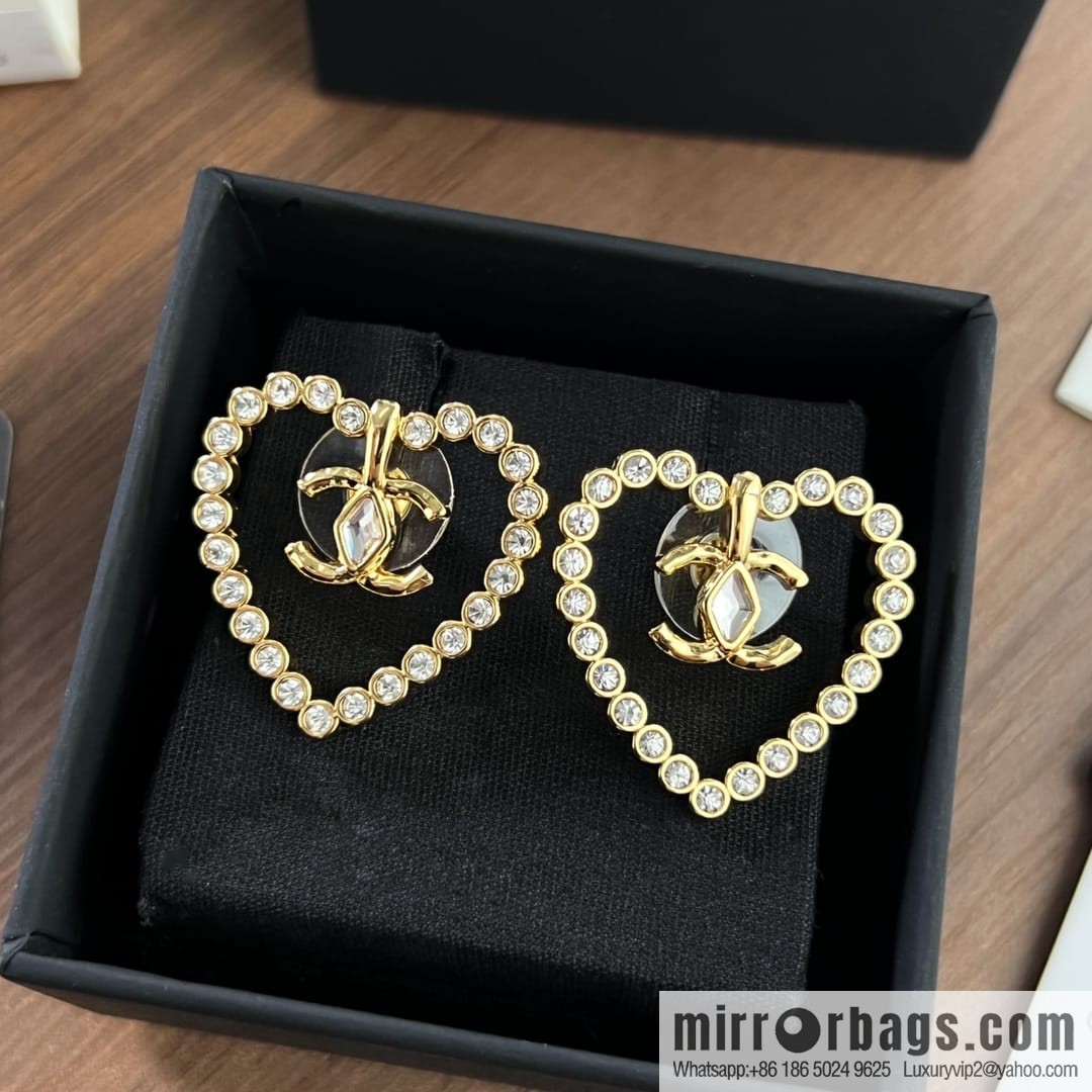 New ☑️ Chanel double c peach heart love stud earrings