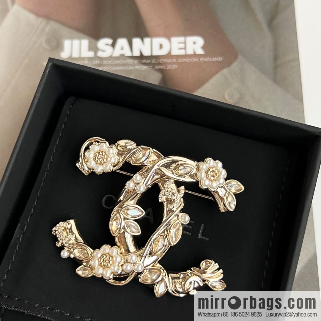 New ☑️ Chanel double c pink diamond pearl flower brooch
