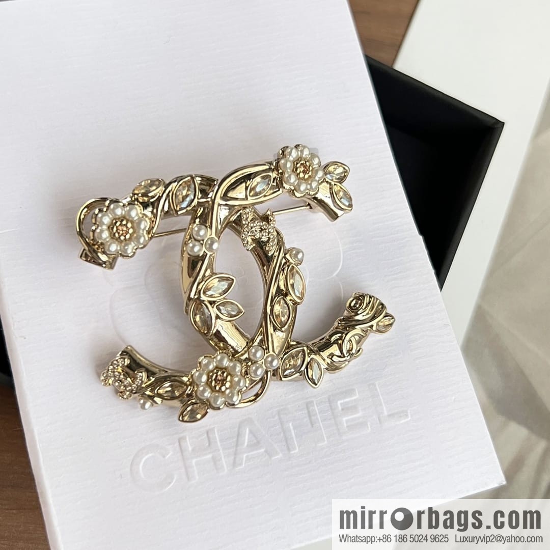 New ☑️ Chanel double c pink diamond pearl flower brooch