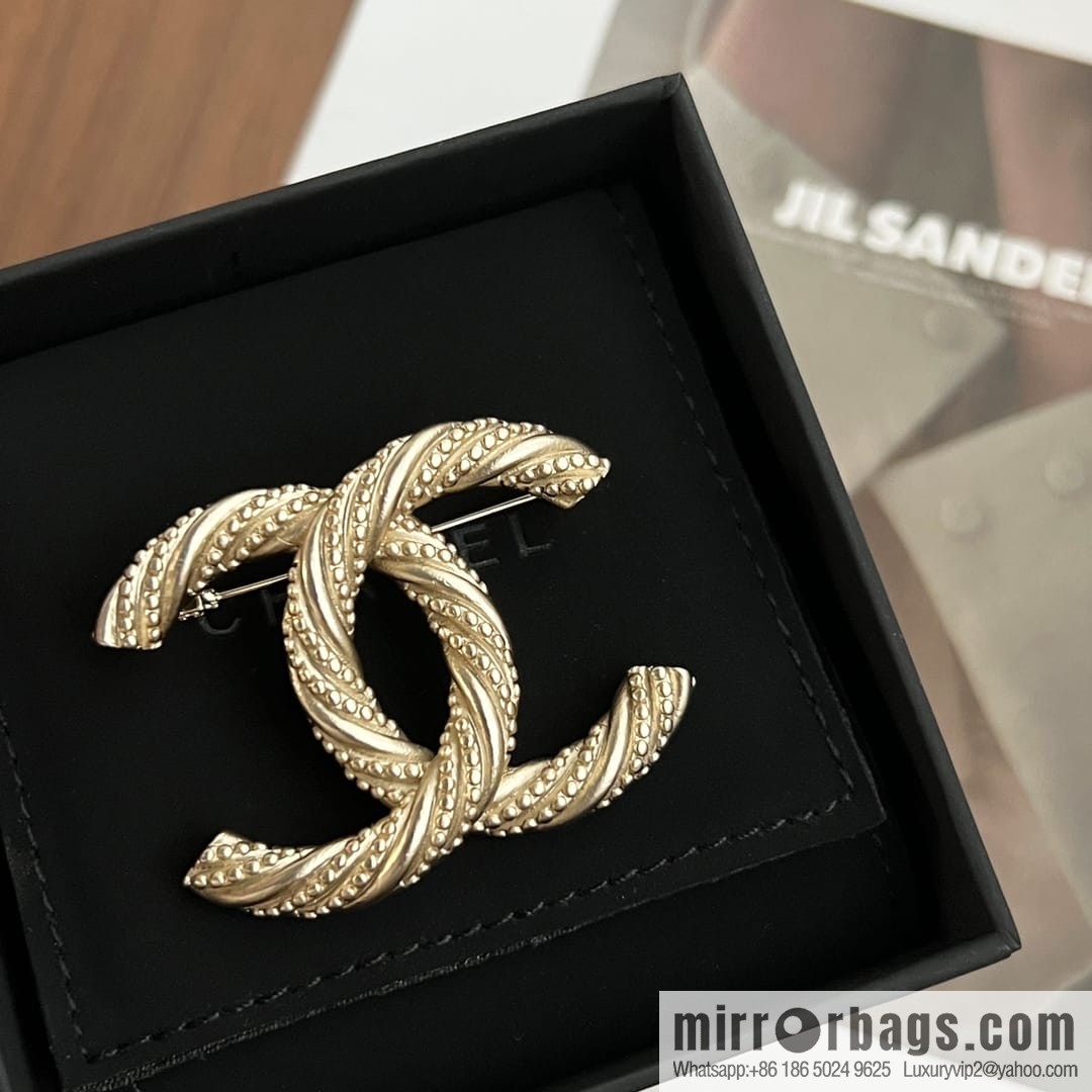 New ☑️ Chanel gold double c brooch