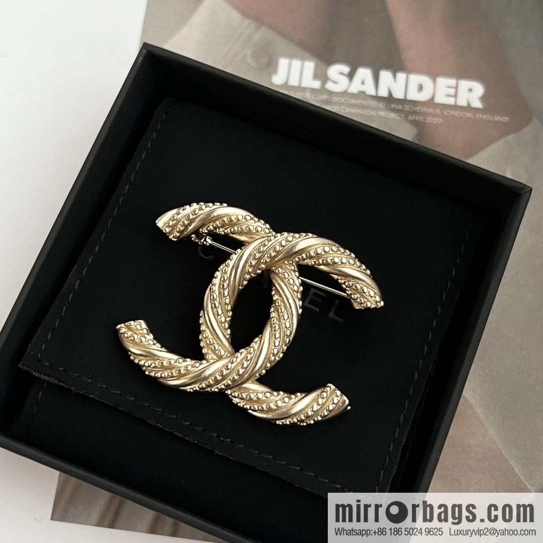 New ☑️ Chanel gold double c brooch