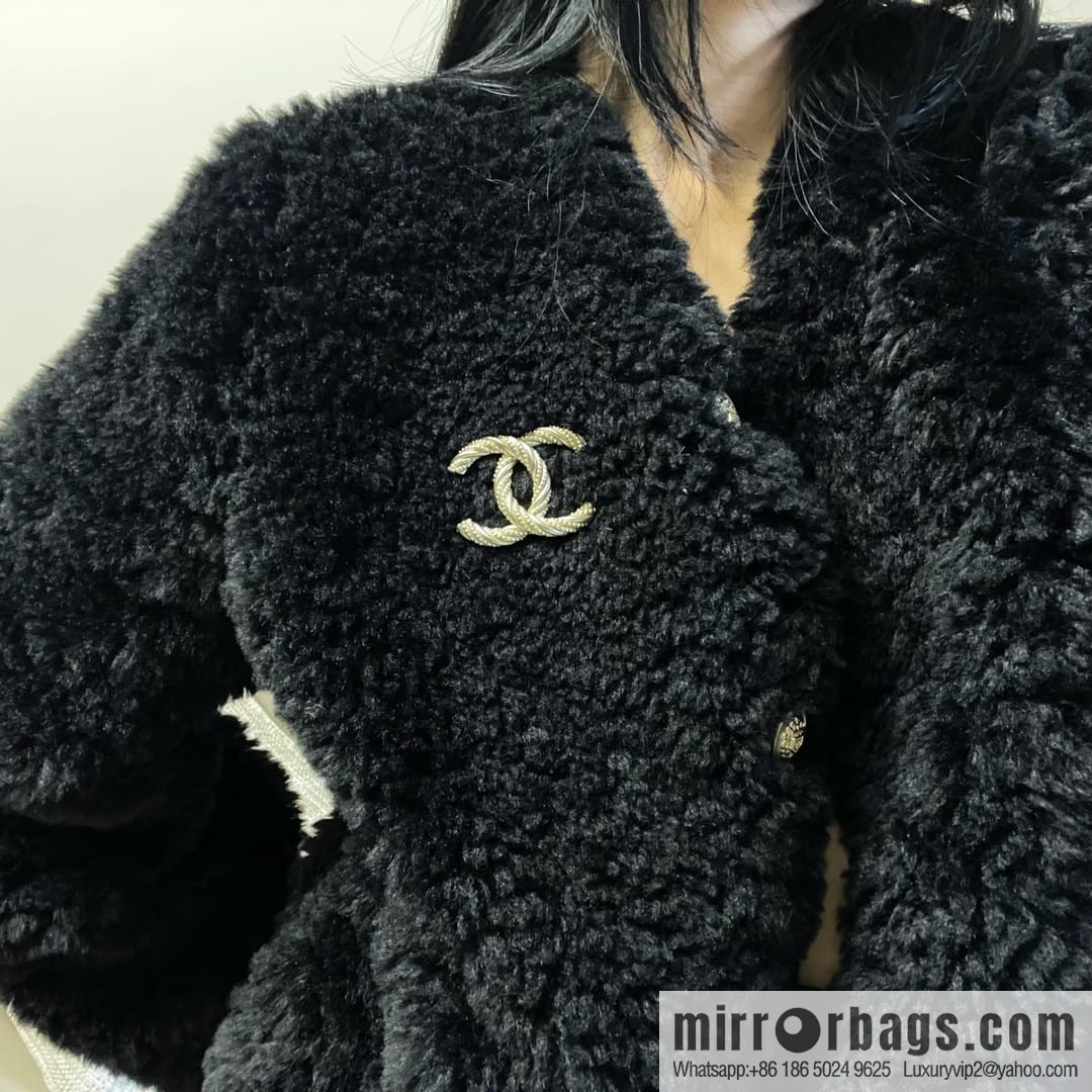 New ☑️ Chanel gold double c brooch