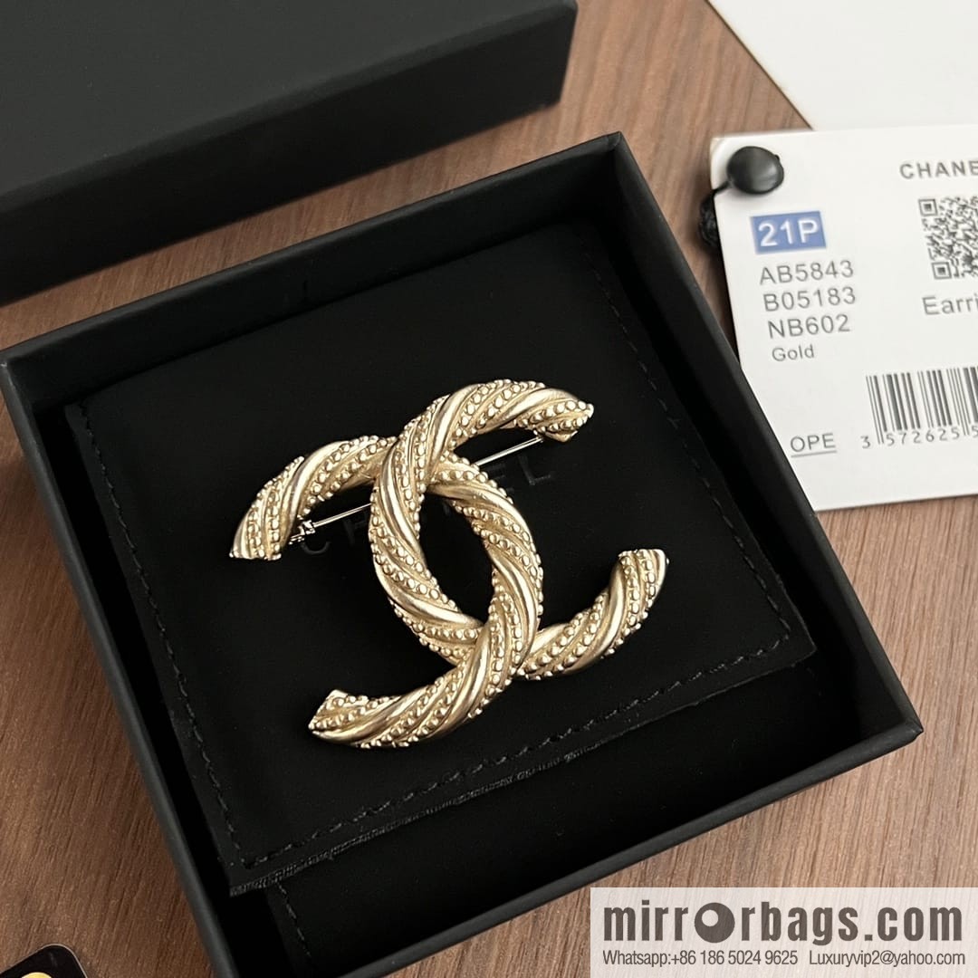 New ☑️ Chanel gold double c brooch
