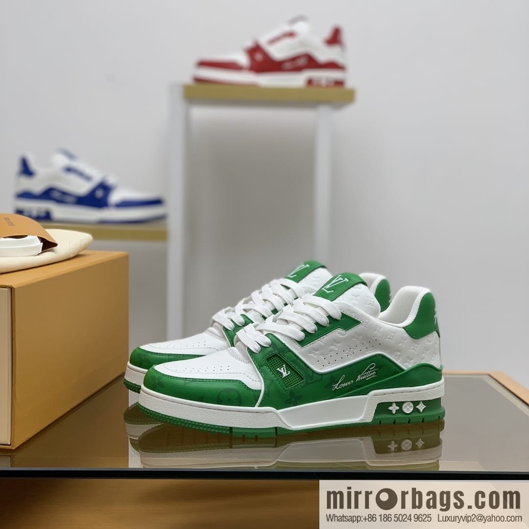 LV/Louis Vuitton uses color-matching calfskin to make high-end men's sports running shoes