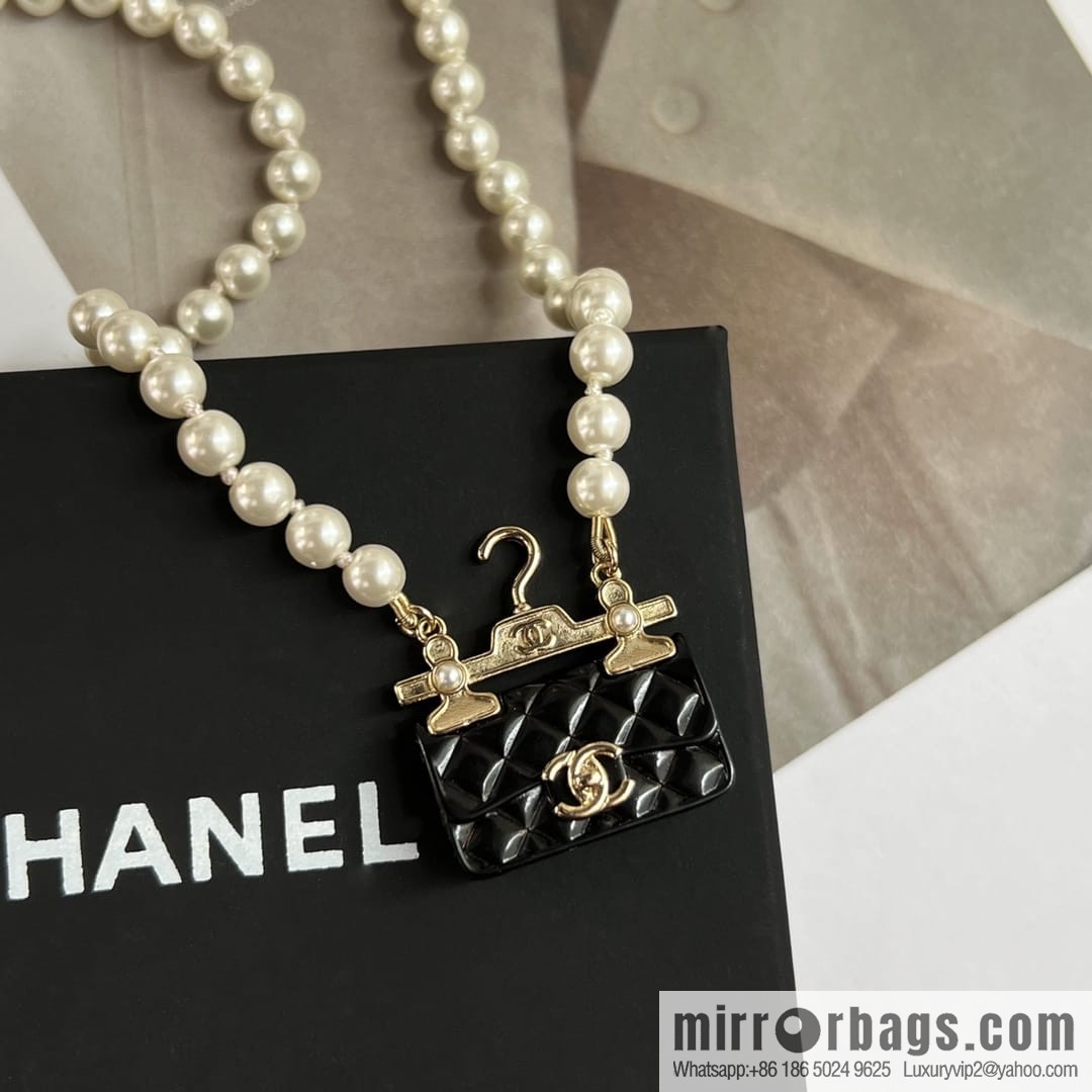New ☑️ Chanel pearl hanger bag necklace