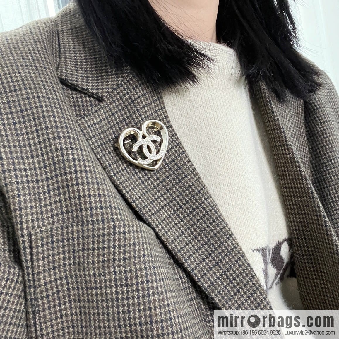 New ☑️ Chanel double c gold peach heart love brooch