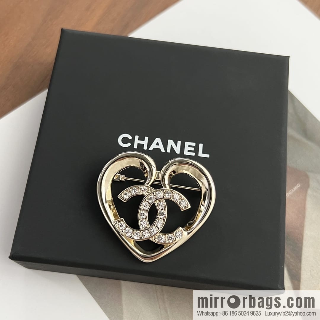 New ☑️ Chanel double c gold peach heart love brooch