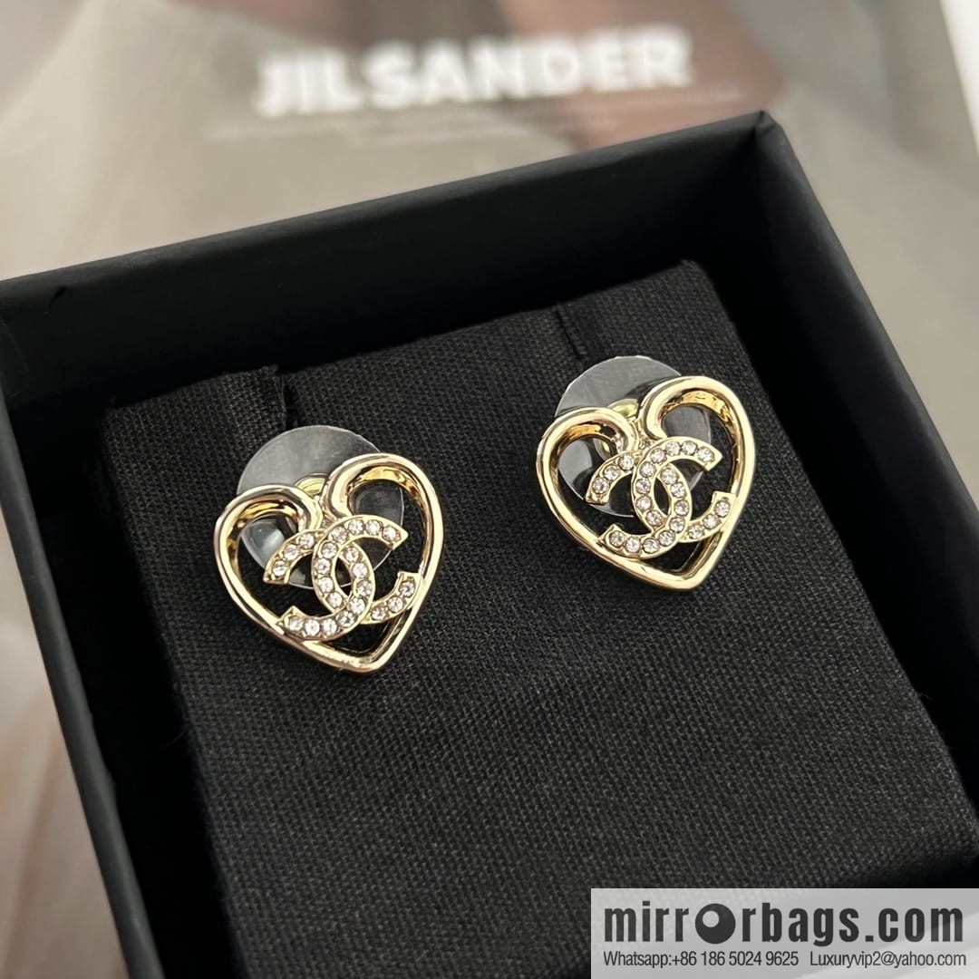 New ☑️ Chanel double c gold peach heart love stud earrings