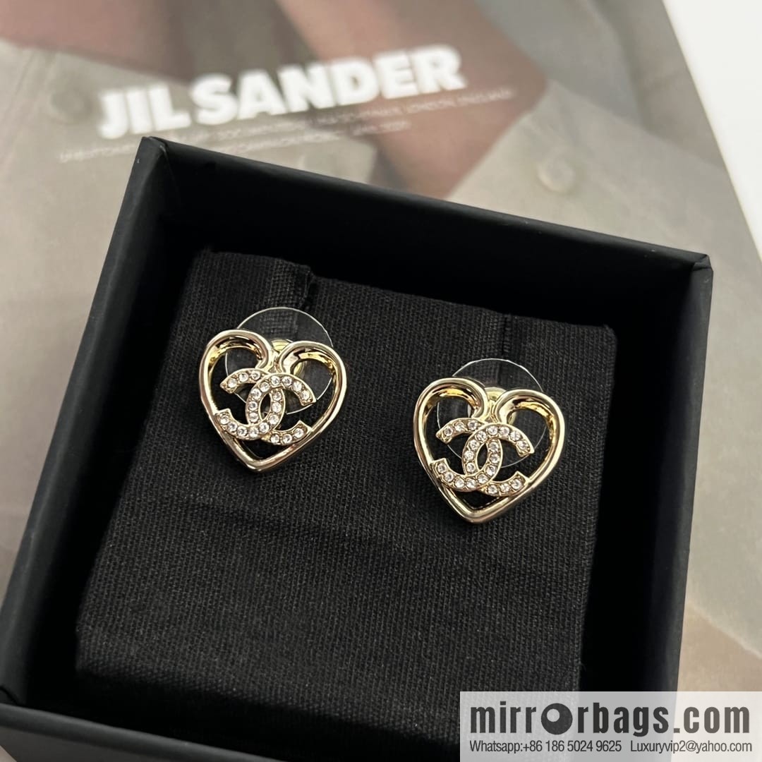 New ☑️ Chanel double c gold peach heart love stud earrings