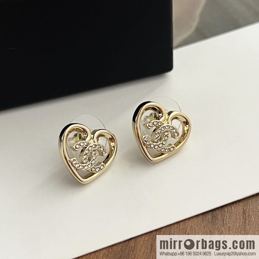 New ☑️ Chanel double c gold peach heart love stud earrings