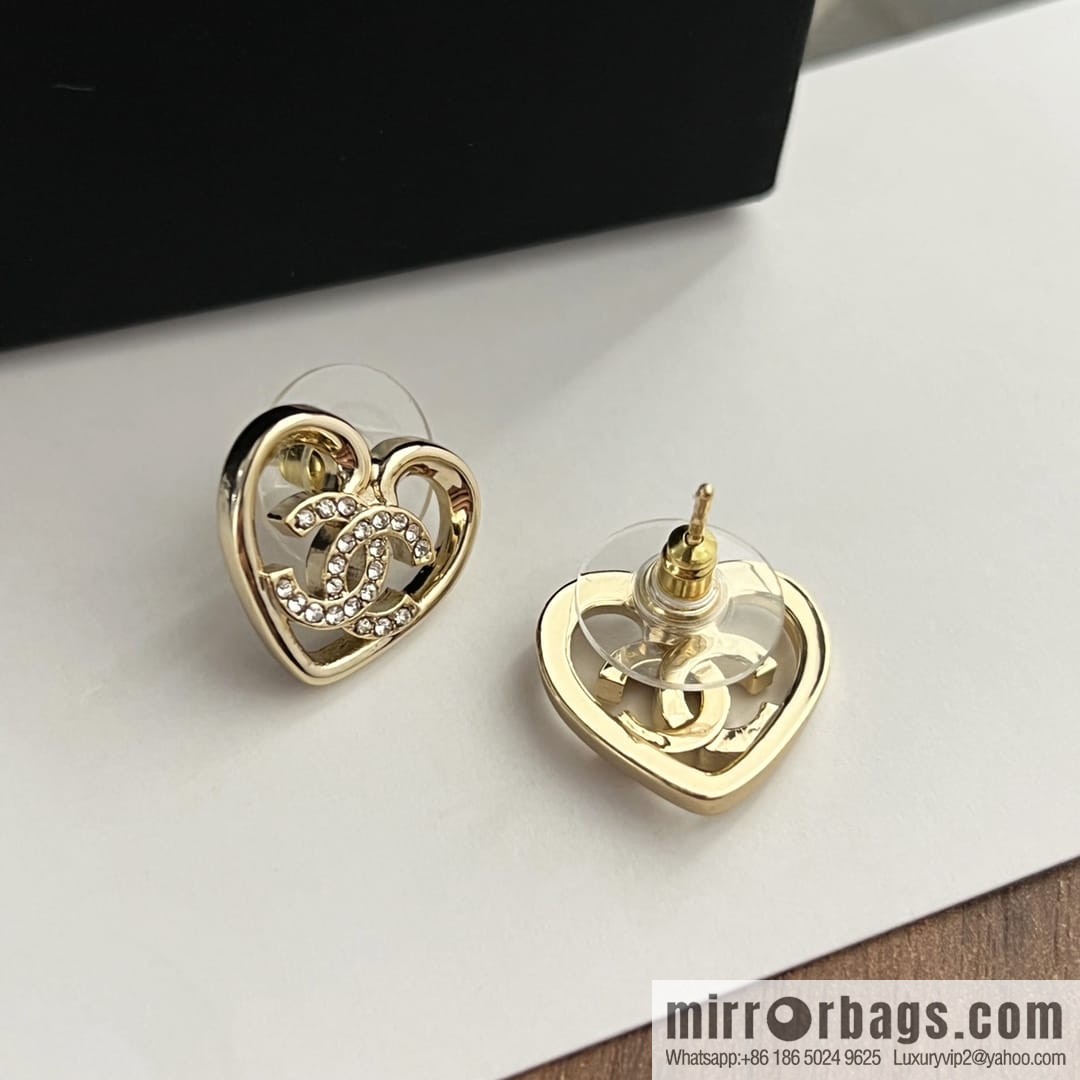 New ☑️ Chanel double c gold peach heart love stud earrings