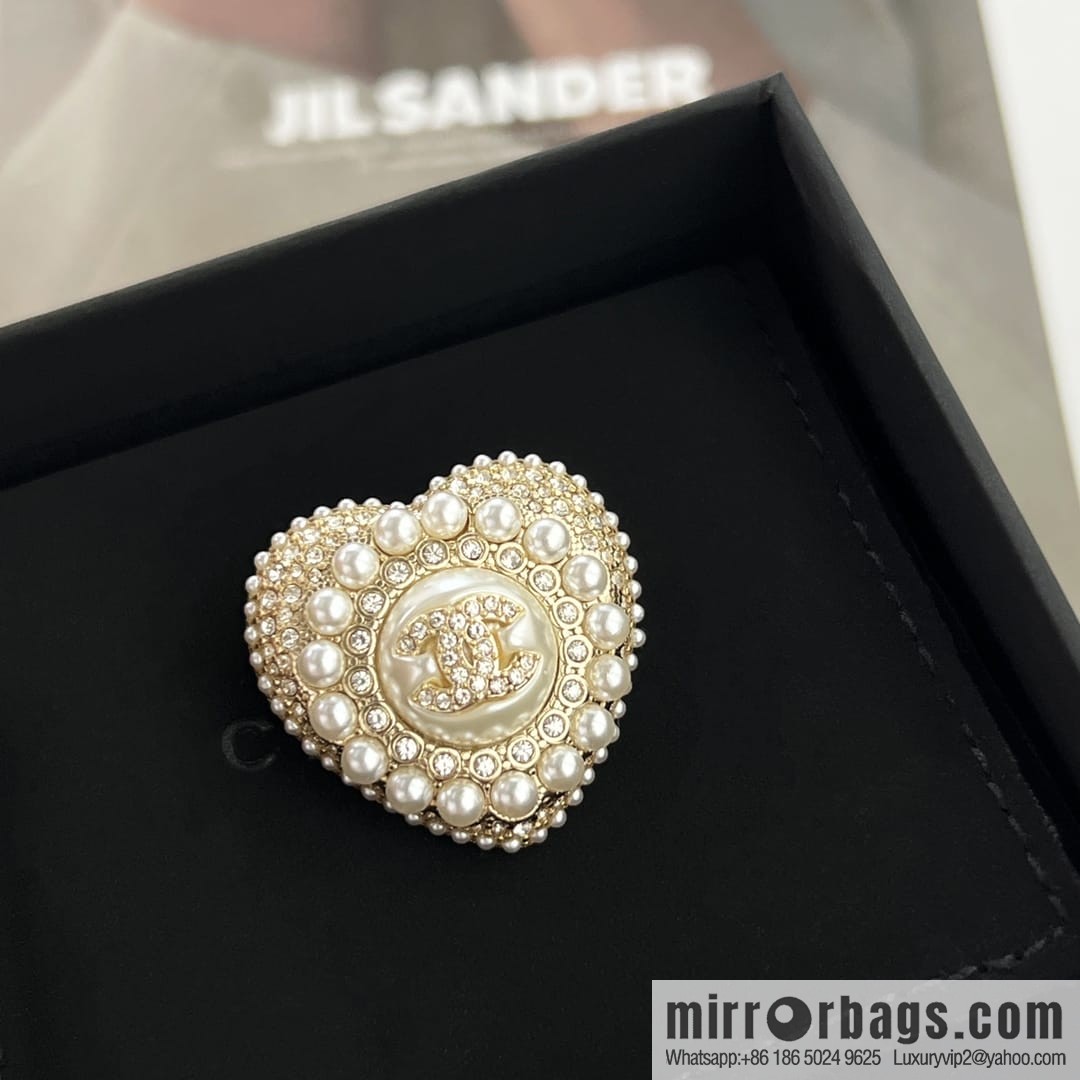 New ☑️ Chanel double c peach heart love pearl brooch