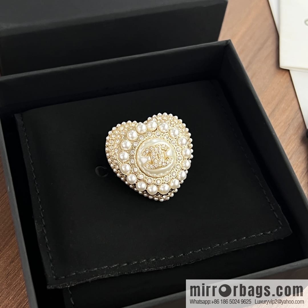 New ☑️ Chanel double c peach heart love pearl brooch