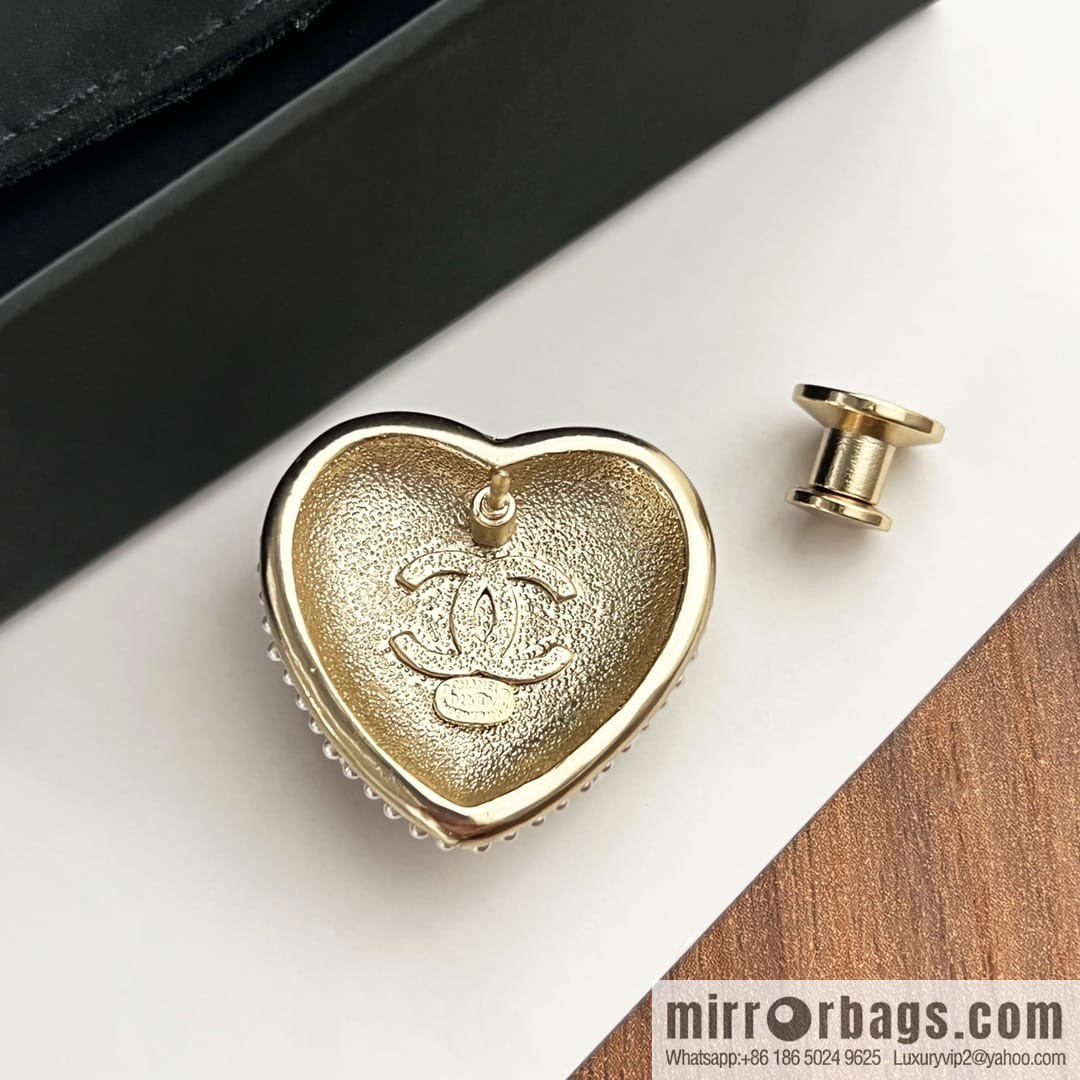 New ☑️ Chanel double c peach heart love pearl brooch