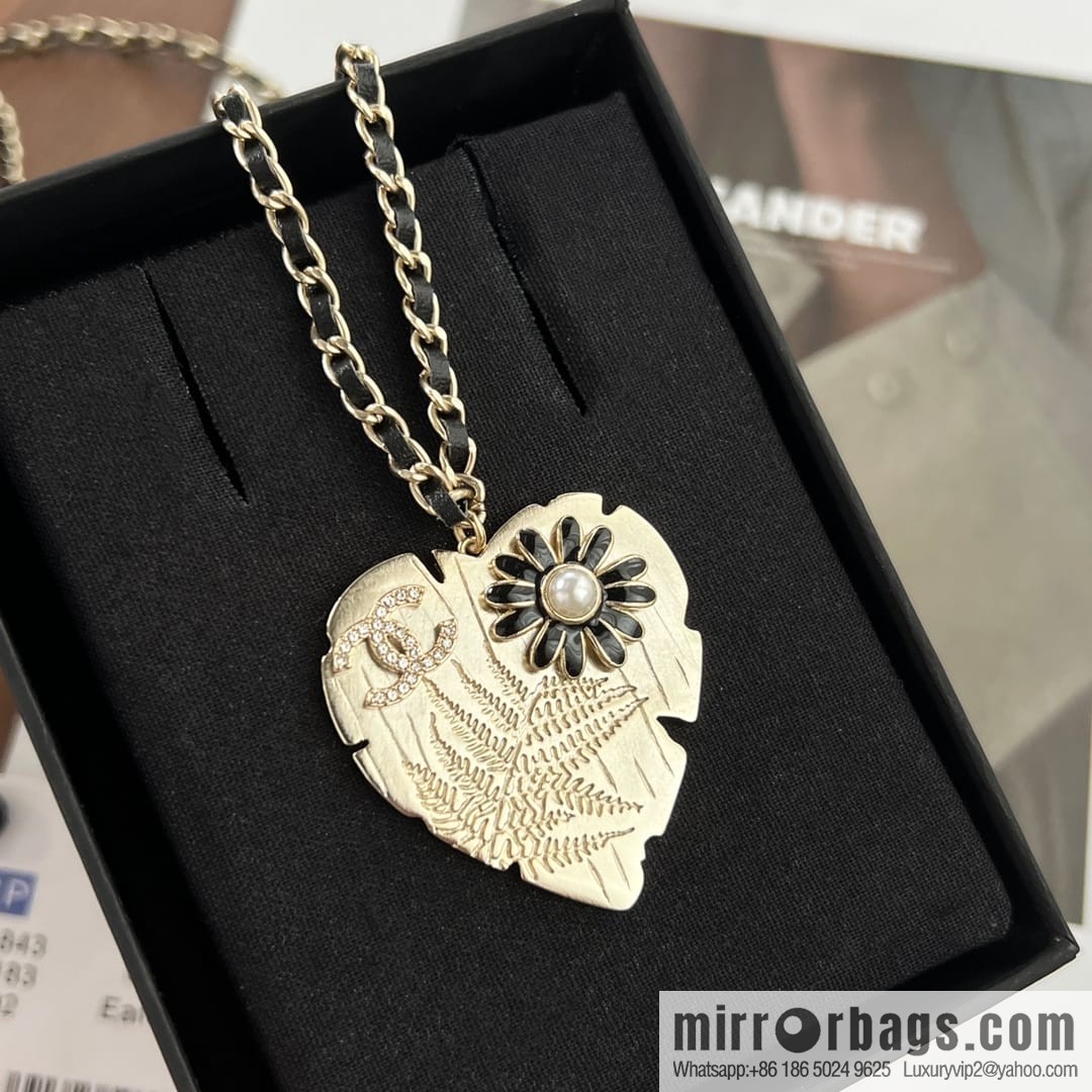 New ☑️ Chanel double c black leather rope peach heart love necklace