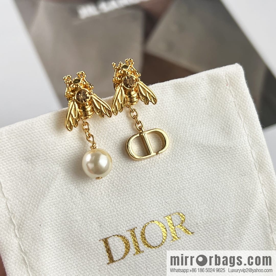 New ☑️ Dior Bee CD pearl stud earrings