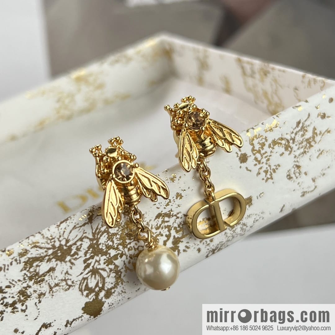 New ☑️ Dior Bee CD pearl stud earrings