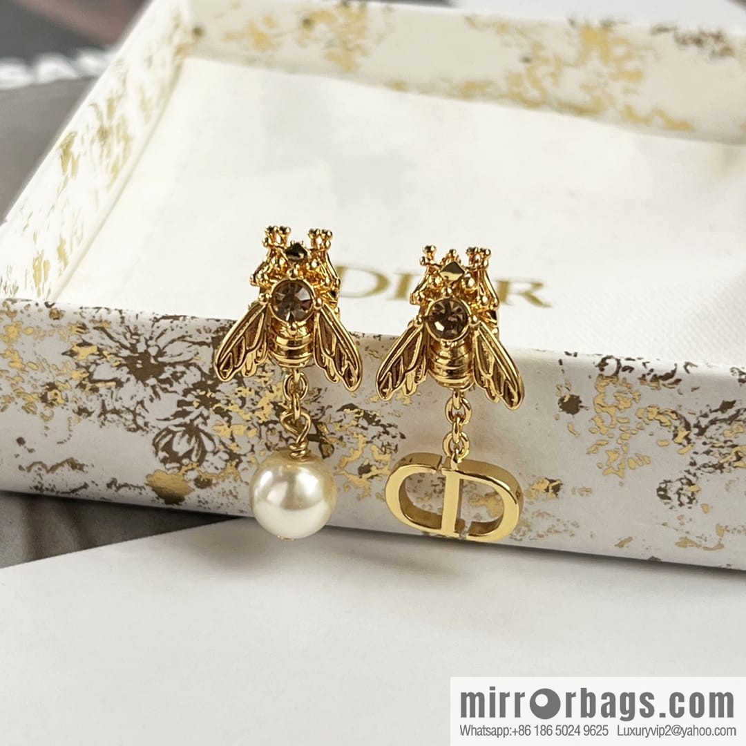 New ☑️ Dior Bee CD pearl stud earrings