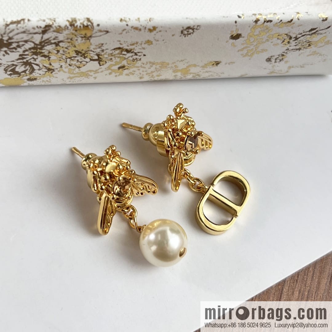 New ☑️ Dior Bee CD pearl stud earrings