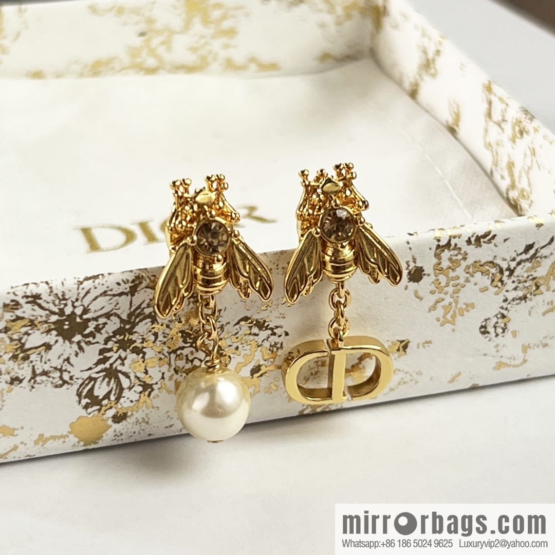 New ☑️ Dior Bee CD pearl stud earrings