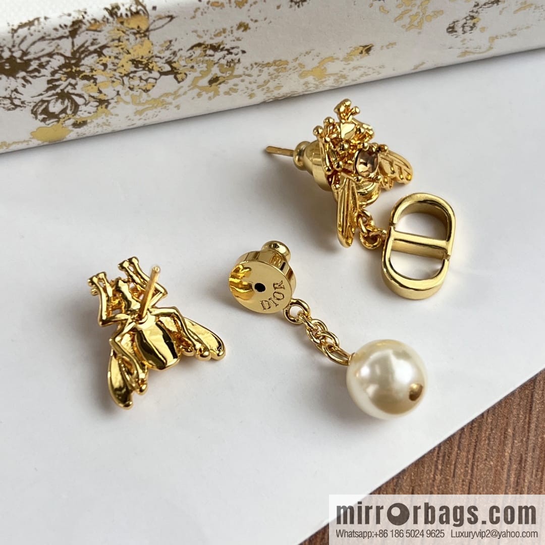 New ☑️ Dior Bee CD pearl stud earrings