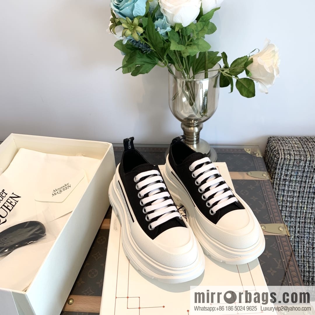 ๐๐ฅ๐๐ฑ๐๐ง๐๐๐ซ*๐๐๐๐ฎ๐๐ง McQueen classic canvas platform white shoes