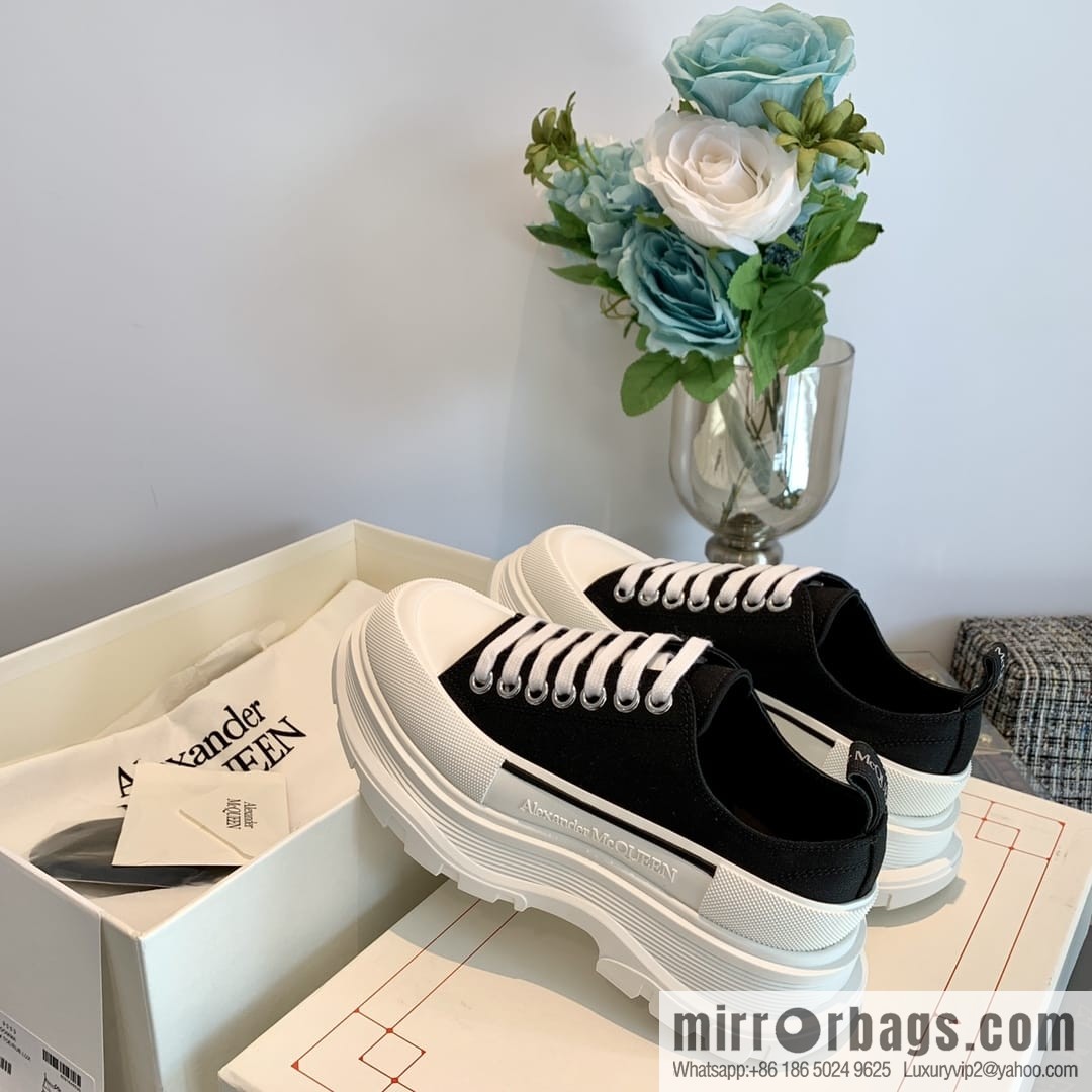 ๐๐ฅ๐๐ฑ๐๐ง๐๐๐ซ*๐๐๐๐ฎ๐๐ง McQueen classic canvas platform white shoes