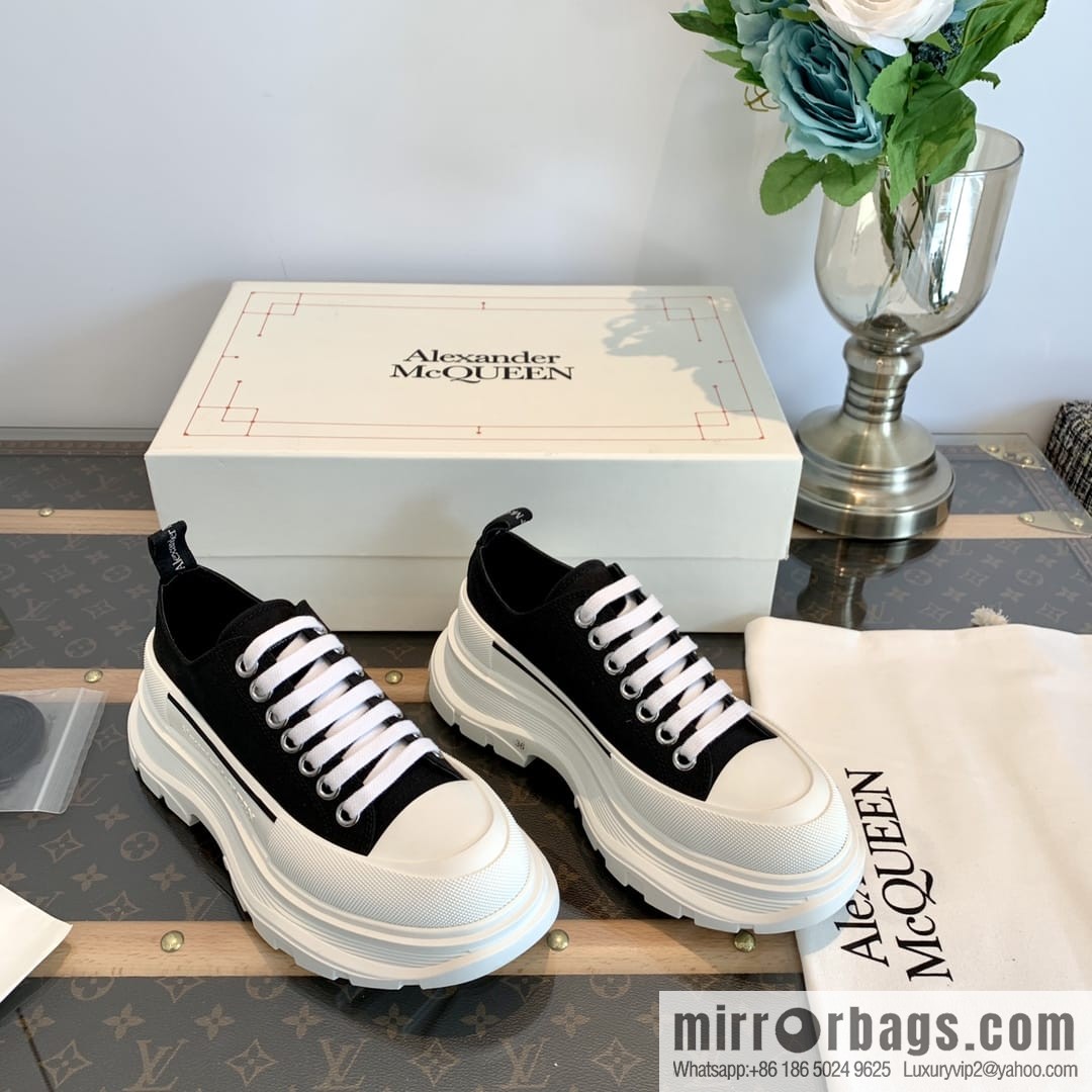 ๐๐ฅ๐๐ฑ๐๐ง๐๐๐ซ*๐๐๐๐ฎ๐๐ง McQueen classic canvas platform white shoes